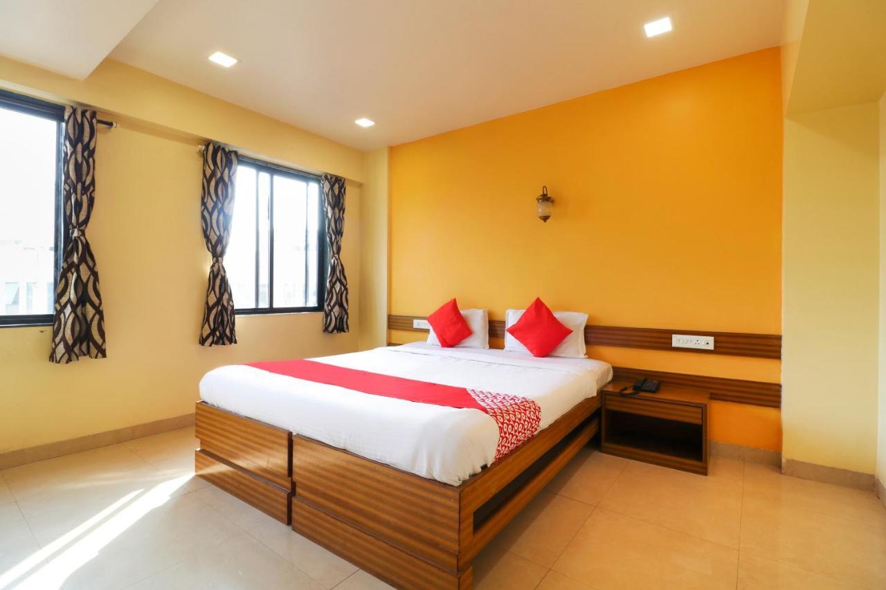 Oyo 10679 Hotel Nanashree Executive Wagholi Екстер'єр фото